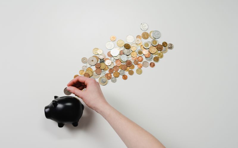 332 milhões de dívidas: por que o brasileiro deve tanto e o que isso significa para a economia